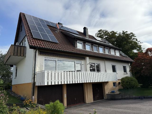 Zweifamilienwohnhaus mit 3 Garagen in einem Teilort von Wüstenrot