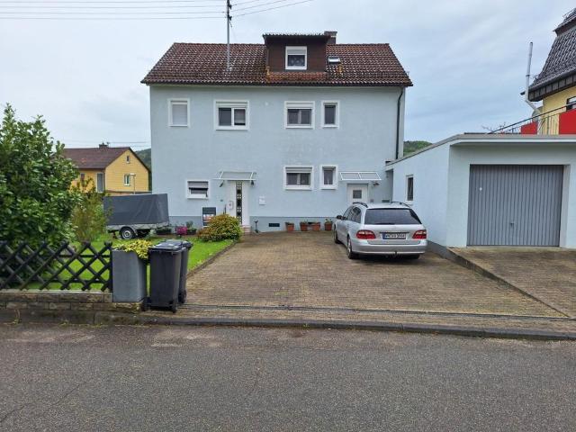 Zweifamilienhaus mit 185 m Provisionsfre Garage + 5 Stellplätze