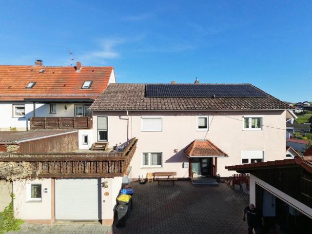 Zweifamilienhaus mit 200 qm Wohnfläche