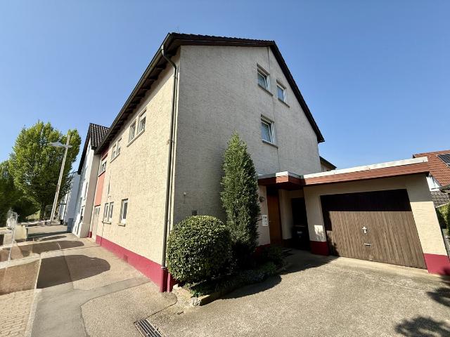 ZWEIFAMILIENHAUS MIT 2 GARAGEN