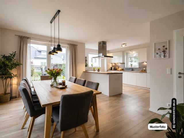Zweifamilienhaus mit 2 Stellplätzen Ihre Möglichkeit auf eine interessante Immobilie – provisionsfrei