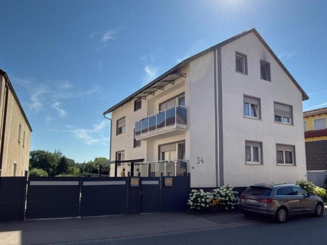 Zweifamilienhaus mit Traumgarten! Solardach neue Doppelgarage