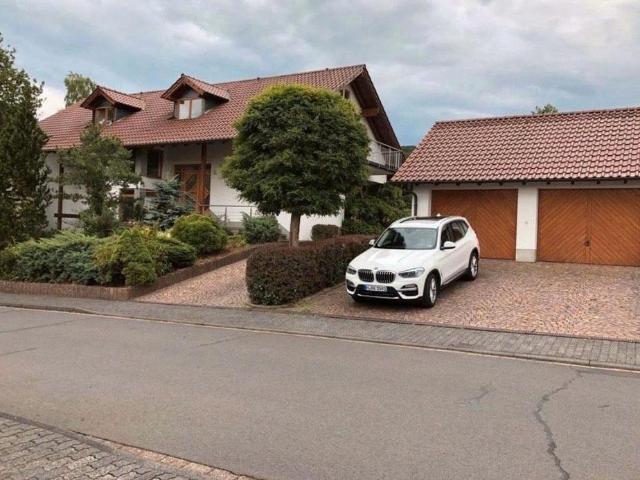 Zweifamilienhaus mit vermietete Einliegerwohnung