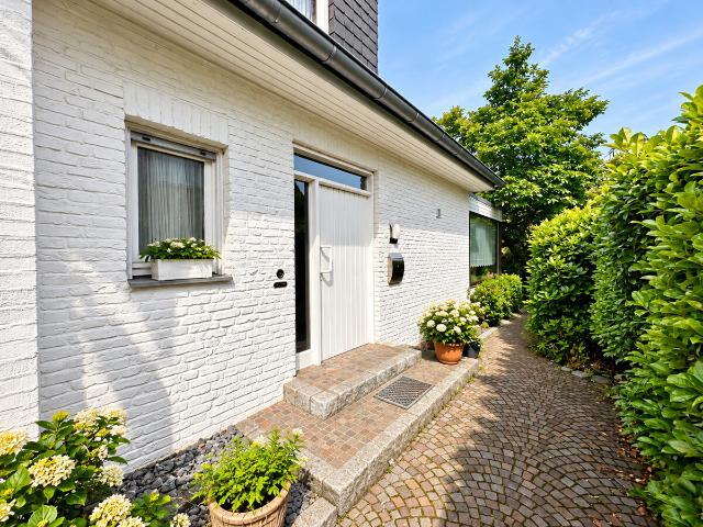 Zweifamilienhaus mit viel Platz und eingewachsenem Garten