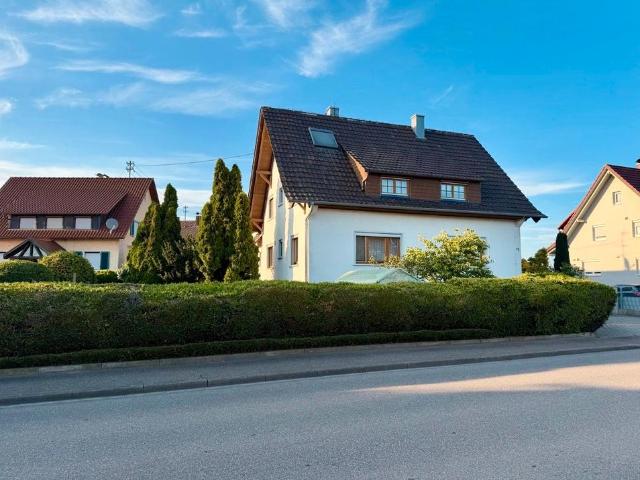 Zweifamilienhaus mit viel Potenzial und Lagerfläche in Kürzell