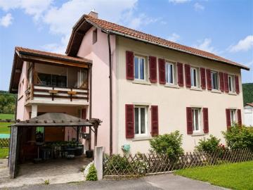 Zweifamilienhaus mit vielseitig nutzbarem Nebengebäude