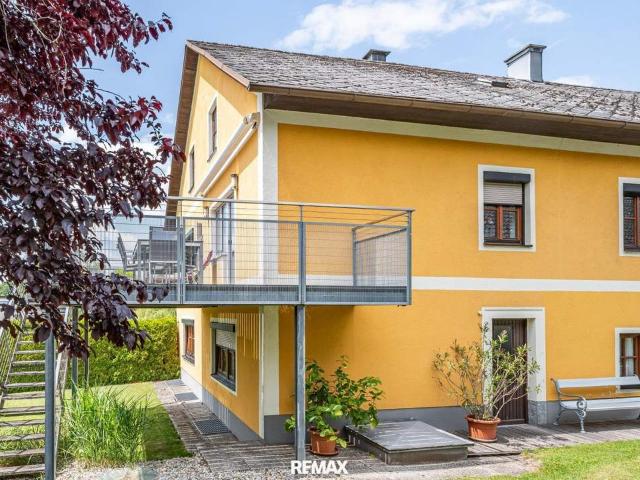 Zweifamilienhaus mit vielseitigem Gewerbebereich & exklusivem Wellnesshaus