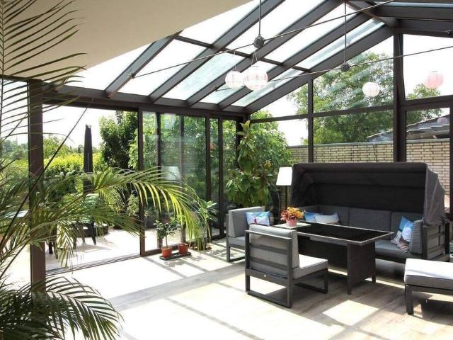 Zweifamilienhaus mit warmen Wintergarten und großem Grundstück 1399 m²