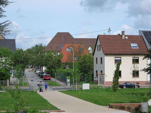 Zweifamilienhaus mit wunderschönem großen Gartengrundstück, Eckgrundstück am Hermann Meinzer Park