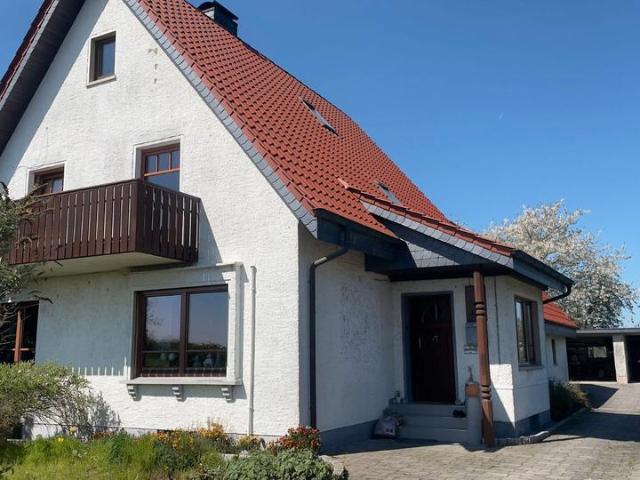 Zweifamilienhaus mit Anbau und Doppelgarage