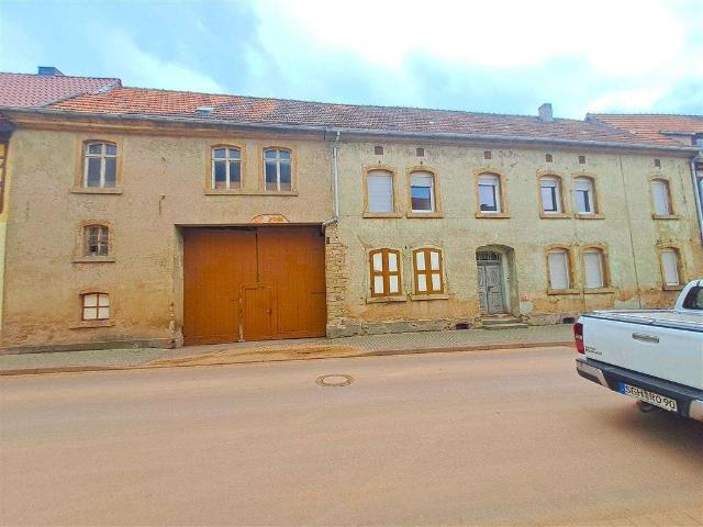 Zweifamilienhaus mit Ausbaupotential mitten in Wallhausen