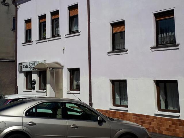Zweifamilienhaus mit Cafe /Gewerbe im Erdgeschoss zentrale Lage in REHAU!