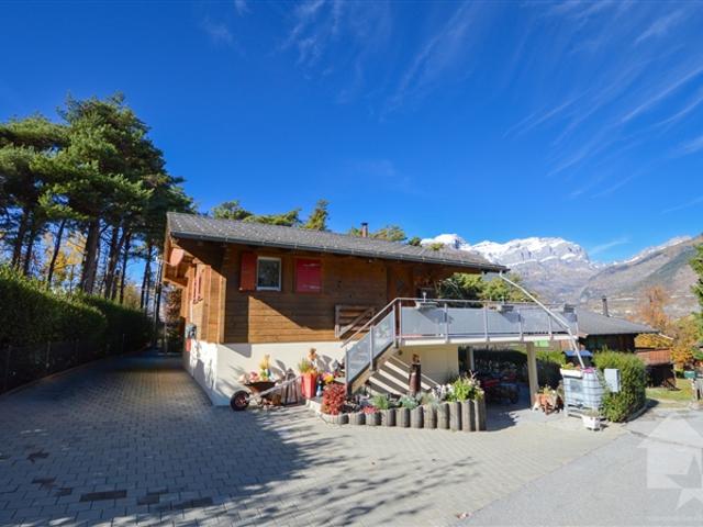 Zweifamilienhaus mit Charme und Naturparadies vor der Haustür
