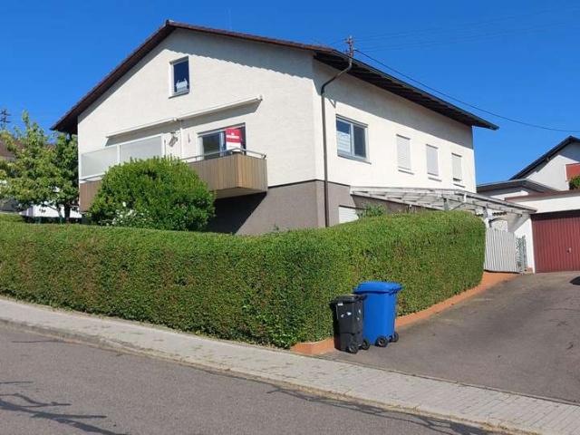 Zweifamilienhaus mit Doppelgarage und Garten bezugsfrei