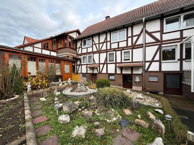 Zweifamilienhaus mit Einliegerwohnung direkt in Körle
