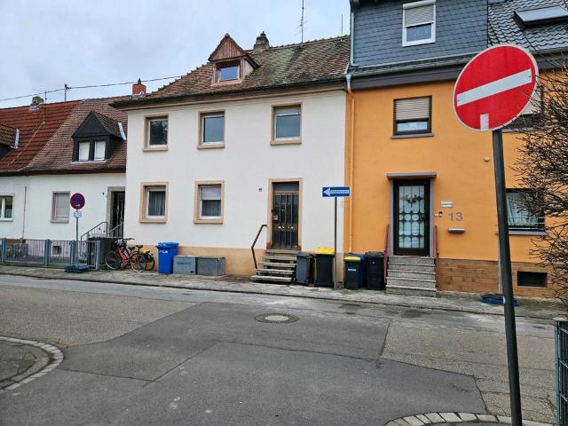 Zweifamilienhaus mit Entwicklungspotenzial in Lu Oggersheim
