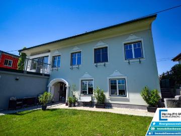 Zweifamilienhaus mit Garten, Garage & Fernblick in sonniger Aussichtslage
