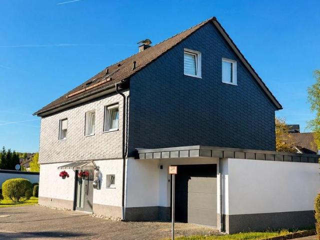 Zweifamilienhaus mit Garten,hochwertig renoviert & provisionsfrei