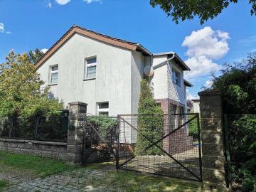 Zweifamilienhaus mit Garten in Berlin