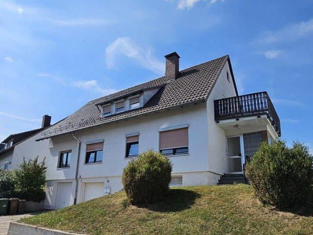 Zweifamilienhaus mit Garten in Grebenstein – provisionsfrei!