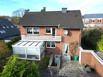 Zweifamilienhaus mit Garten in ruhiger und gut angebundener Lage