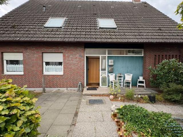 Zweifamilienhaus mit Garten und Garage in Zetel zu verkaufen