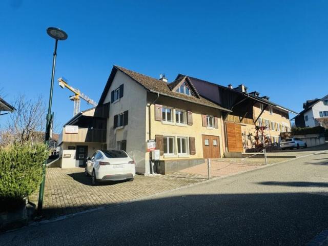 Zweifamilienhaus mit Garage & 4 5 Parkplätzen