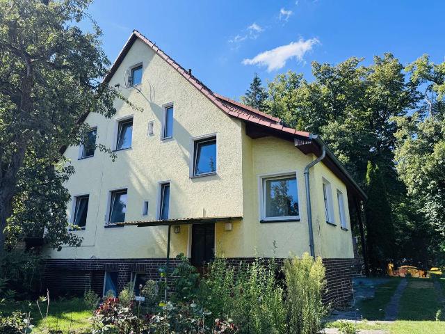 Zweifamilienhaus mit Gästehaus in ruhiger Lage