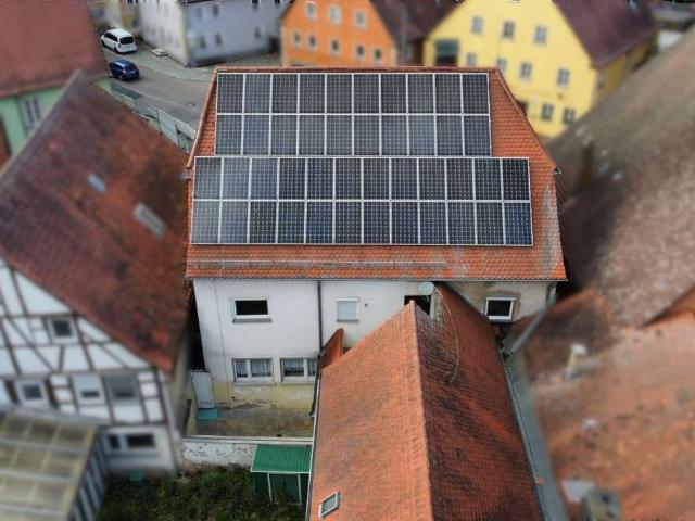 Zweifamilienhaus mit Gewerbeeinheit im Herzen von Leutershausen