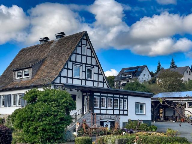 Zweifamilienhaus mit Gewerbeteil Fachwerk ca. 3.394 m² Grundstück