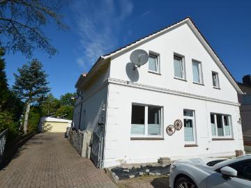 Zweifamilienhaus mit großem Nebengebäude in Nordenham