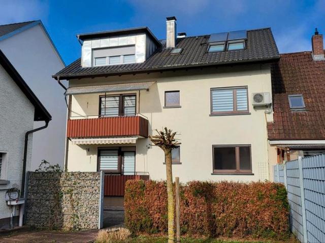 Zweifamilienhaus mit großem Garten