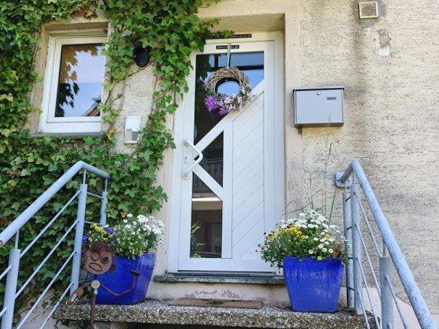 Zweifamilienhaus mit großem Garten und viel Potenzial