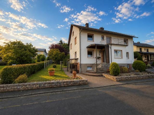 Zweifamilienhaus mit großem Grundstück – 167 m² Wohnfläche