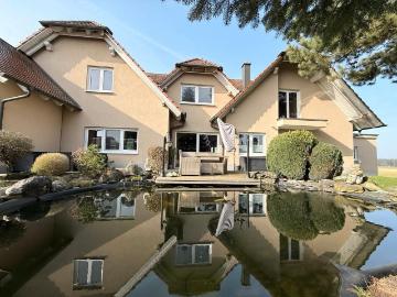 Zweifamilienhaus mit großem Grundstück