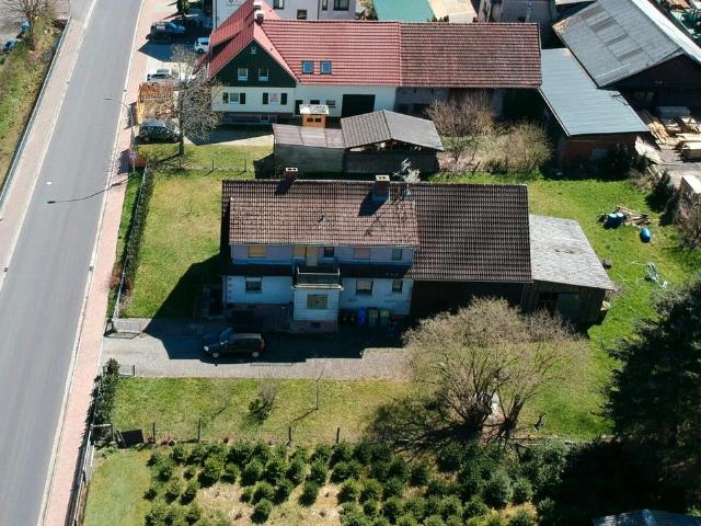 Zweifamilienhaus mit großem Grundstück, Scheune & viel Potenzial