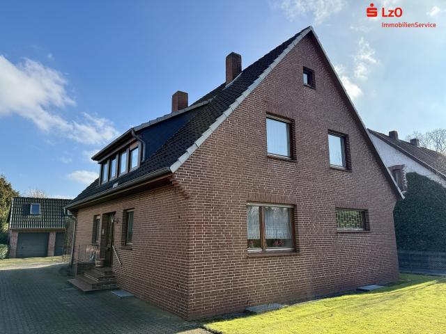 Zweifamilienhaus mit großem Grundstück und viel Nutzfläche
