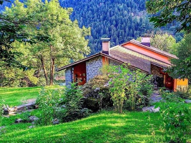 Zweifamilienhaus mit grosser Baulandreserve an Alleinlage / Zweifamilienhaus mit grossem Baulandreserve