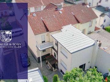 Zweifamilienhaus mit großer Terrasse und Garten
