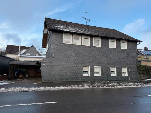 Zweifamilienhaus mit großzügiger Wohnfläche und Perspektive