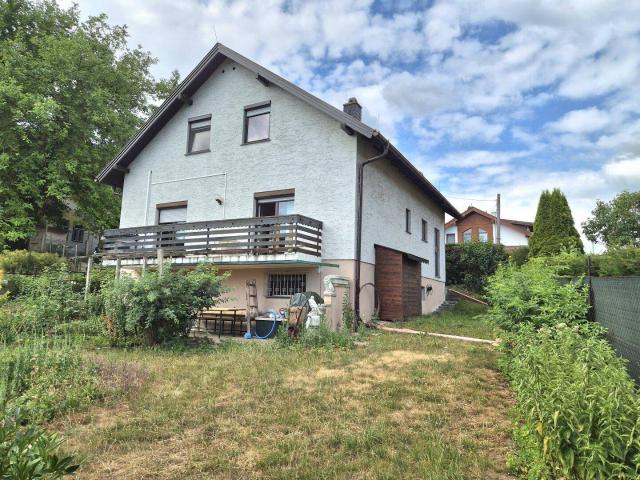 Zweifamilienhaus mit Pool am Waldesrand zu verkaufen!
