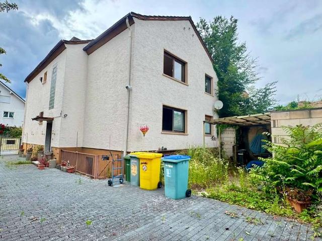 Zweifamilienhaus mit Potenzial in Rodgau Jügesheim.Zwei großzügige Wohnungen, Hof und Nebengebäude