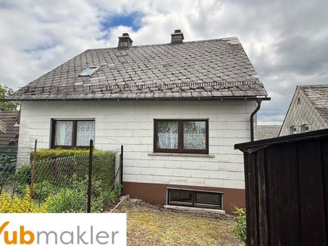 Zweifamilienhaus mit Renovierungsbedarf in ruhiger Lage von Bernstein
