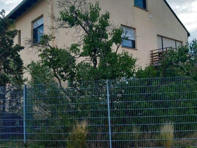 Zweifamilienhaus auf großem Grundstück zu verkaufen