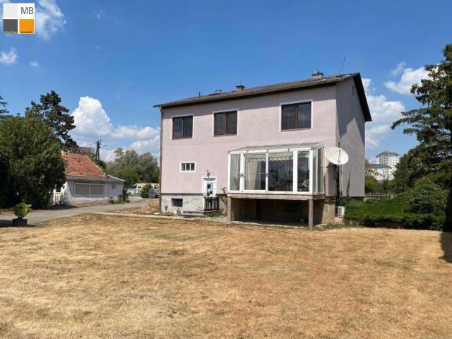 > > Zweifamilienhaus auf Großgrundstück geeignet für Pferdebesitzer u. Tierliebhaber I MB IMMOBILIEN