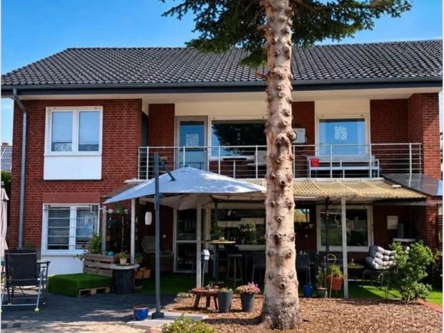 Zweifamilienhaus, drei Bäder, zwei Garagen, maklerfrei