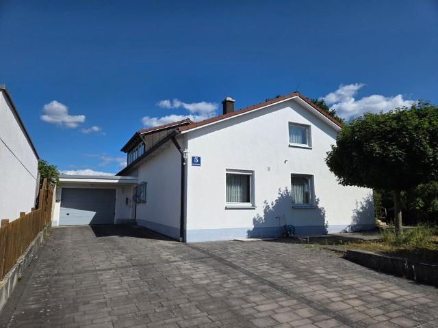 Zweifamilienhaus, Garage, großer Garten provisionsfrei