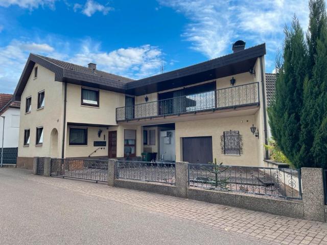 Zweifamilienhaus,Haus Garage Garten und Schopf