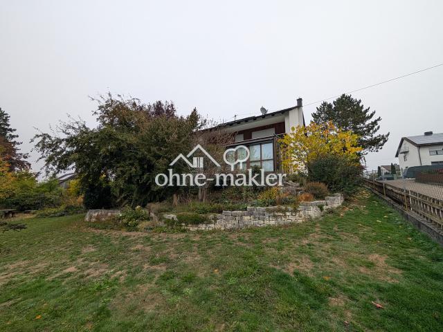 Zweifamilienhaus in Massivbau mit großem Garten in ruhiger Lage