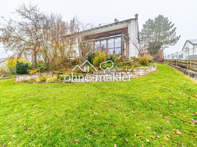 Zweifamilienhaus in Massivbau mit großem Garten in ruhiger Lage
